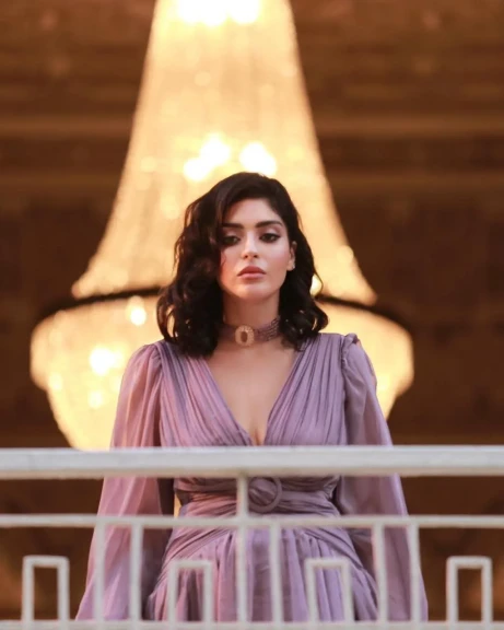 المغربية صافية التازي تتخطى ال 1.6 مليون مشاهدة ب”اول نظرة” .. وتجري جلسات عمل لدويتو باللهجة المصرية