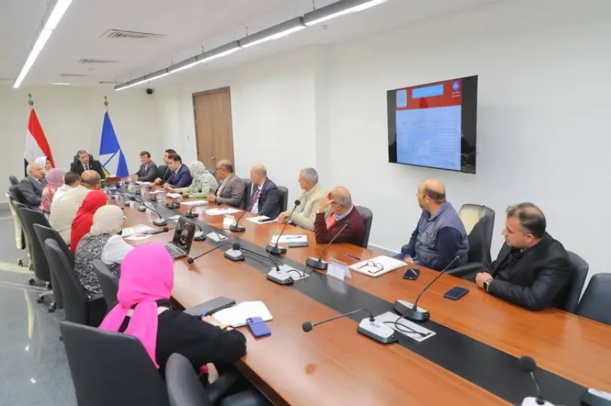 محافظ دمياط يرأس اجتماعًا لمناقشة الخطط الاستثمارية لعدد من القطاعات