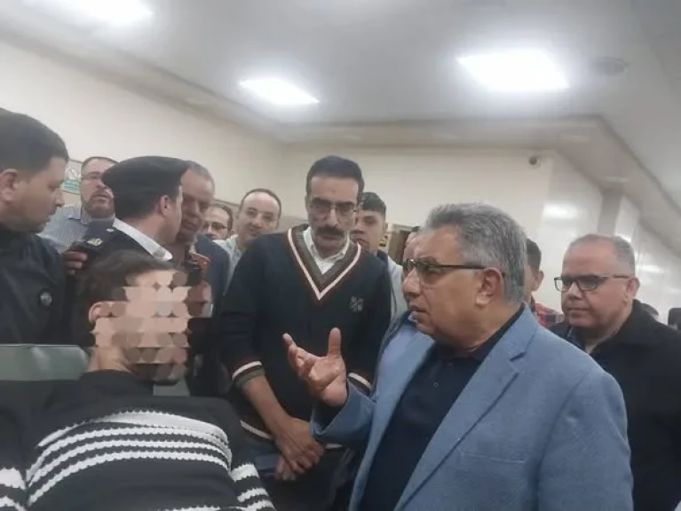 محافظ الدقهلية يعزي أسر ضحايا حريق ”سوق الخواجات” ويتفقد المصابين بالمستشفى