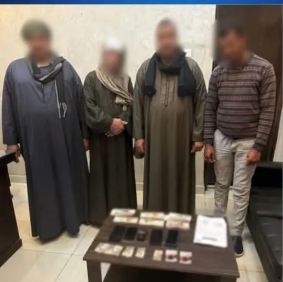 الداخلية: ضبط 4 أشخاص بحوزتهم مبالغ مالية تمهيداً لتوزيعها على المواطنين حال ترددهم على دوائرهم الإنتخابية