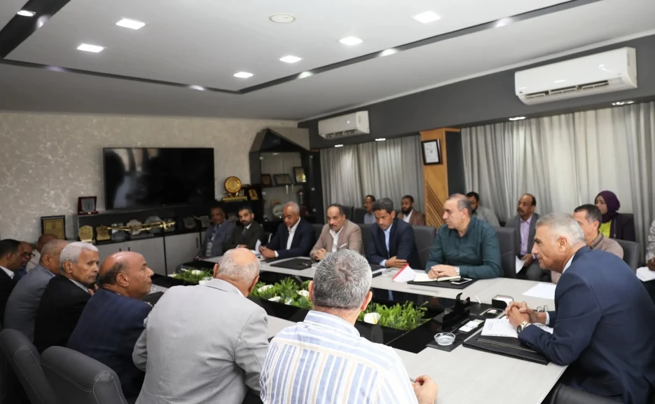 محافظ أسوان يستمع إلى صوت الشارع من القيادات الطبيعية والكيانات السياحية