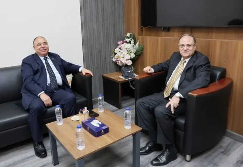 هيئة الدواء المصرية تبحث مع شركة ”نابكو فارما” تعزيز استثماراتها وتطوير الصناعة الدوائية