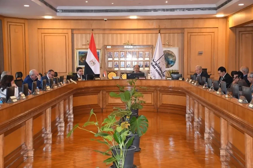 مجلس جامعة حلوان يستعرض إنجازات ملف الطلاب الوافدين