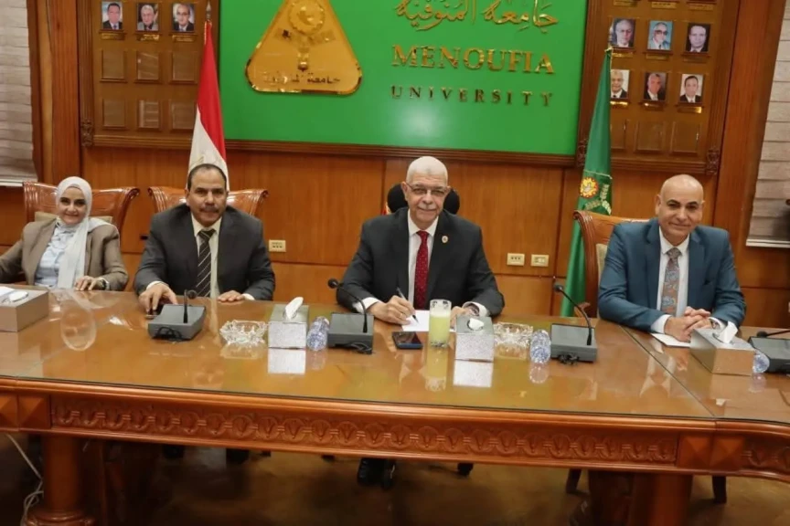رئيس جامعة المنوفية يعقد اجتماعًا لاعتماد رؤية استراتيجية جديدة