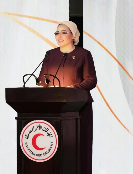 السيدة انتصار السيسي: شعارنا اليوم للهلال الأحمر المصري ”عمل يثمر عطاء يتجدد”