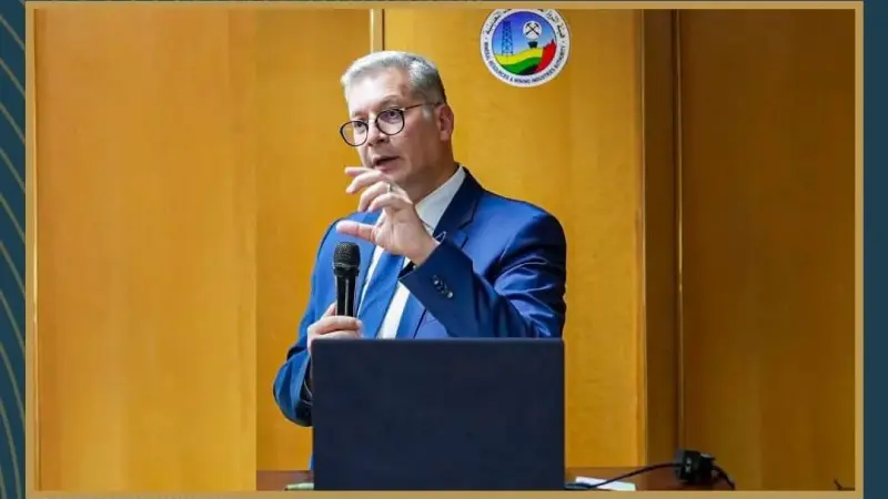 وزير البترول  يلتقي كوادر هيئة الثروة المعدنية والصناعات التعدينية