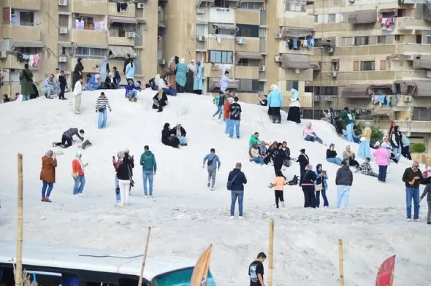 خلال عطلة نهاية الأسبوع… “جبال الملح” ببورفؤاد تستقبل آلاف الزوار من مختلف المحافظات  إقبال كبير من المواطنين على سوق ”الأسماك”وسوق ”الأوت ليت”