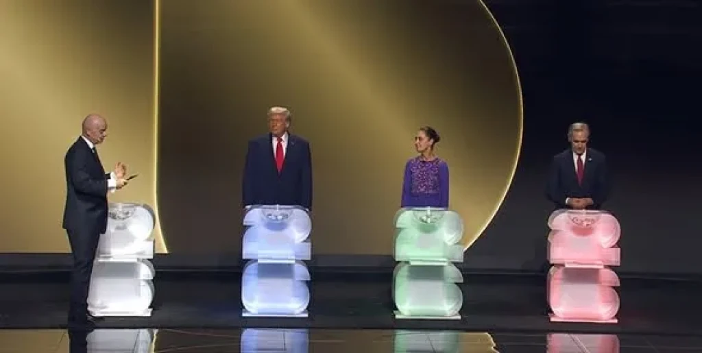 ترامب ورئيسة المكسيك ورئيس وزراء كندا يشاركون في سحب قرعة مونديال 2026