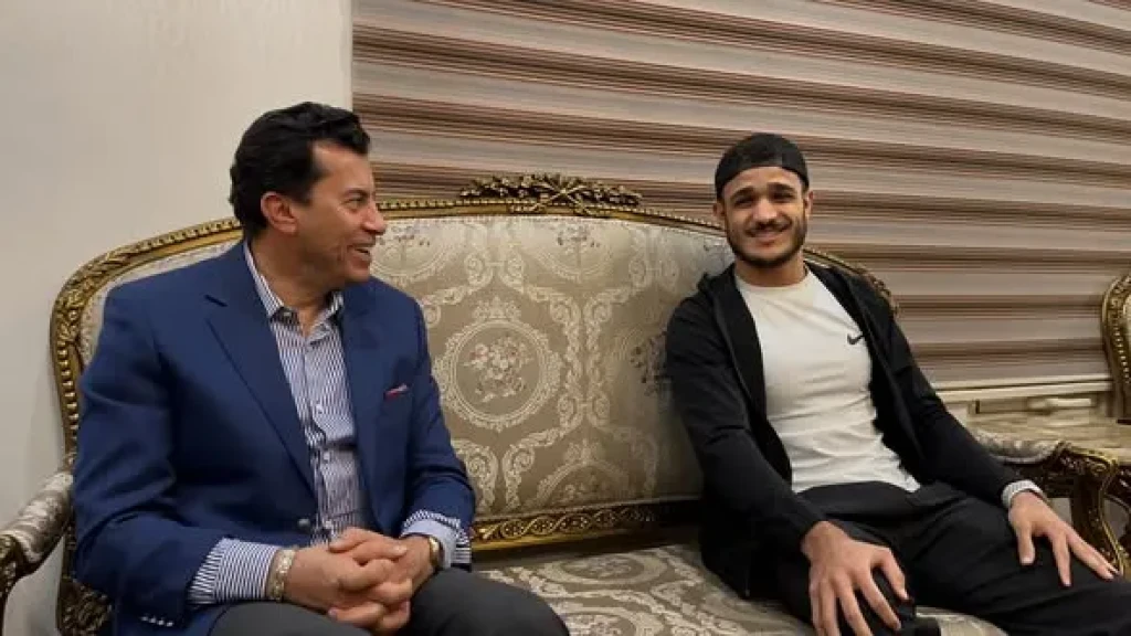 وزير الشباب والرياضة يستقبل البطل العالمي مصطفى حسين بعد إنهاء أزمة محاولة تجنيسه وعودته إلى صفوف المنتخب الوطني