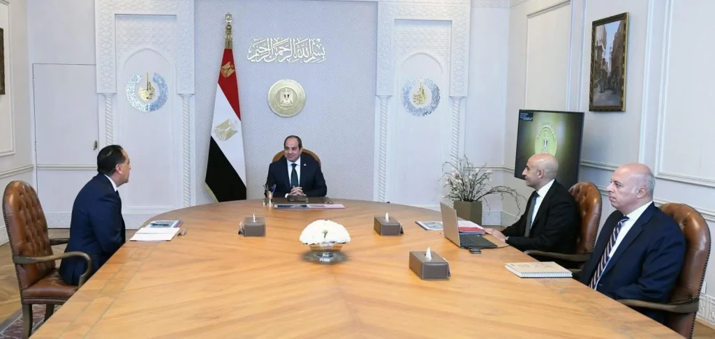 الرئيس السيسي يجتمع مع رئيس مجلس الوزراء ووزير التربية والتعليم لاستعراض عدد من ملفات عمل الوزارة