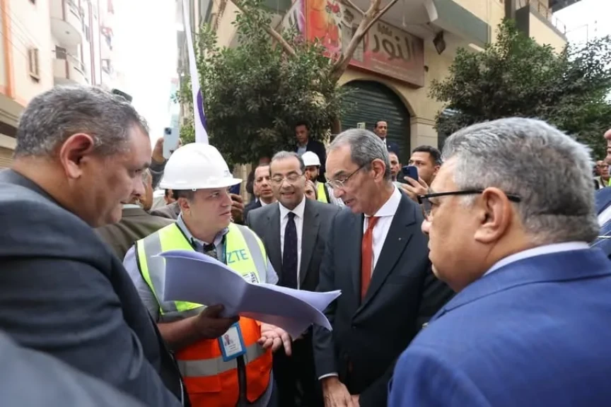 وزير الاتصالات يبحث مع محافظ  الدقهلية التعاون فى دعم جهود التحول الرقمى بالمحافظة