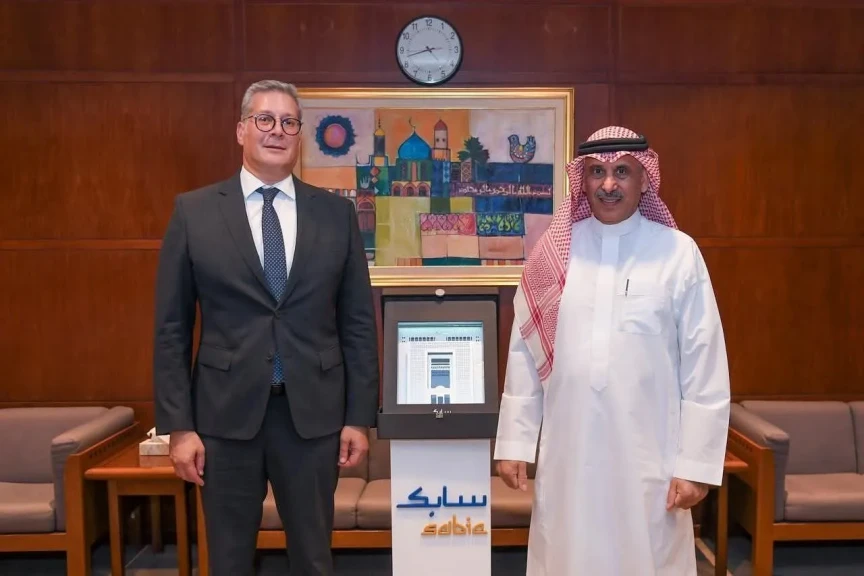 وزير البترول يبحث التعاون في مجال البتروكيماويات مع الرئيس التنفيذي لشركة سابك
