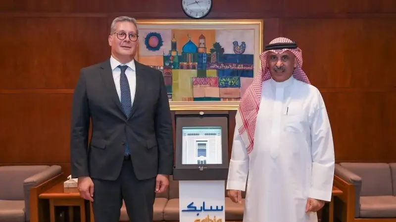 وزير البترول يبحث التعاون في مجال البتروكيماويات مع الرئيس التنفيذي لشركة سابك