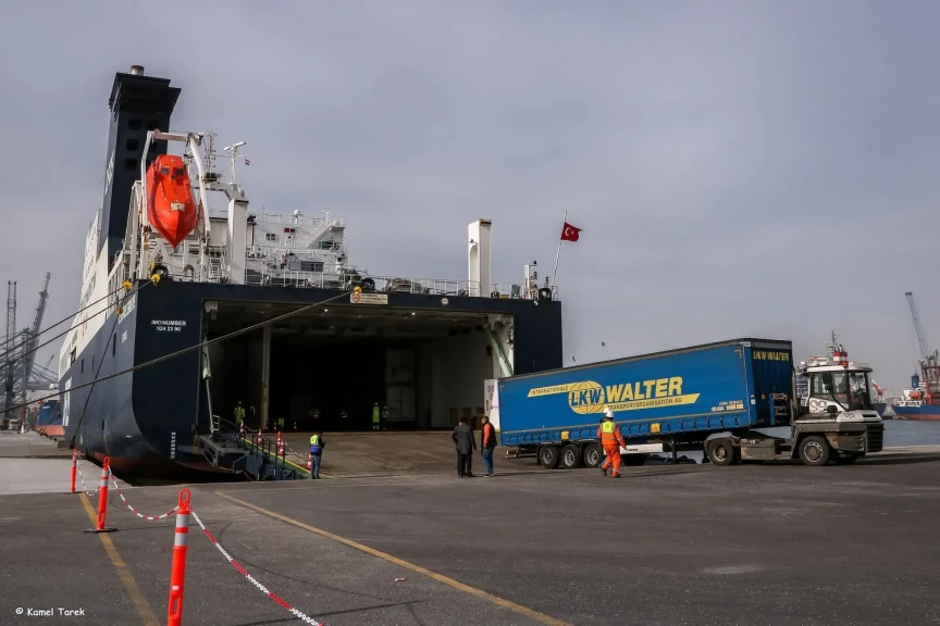 ميناء دمياط يستقبل 5 سفن وتغادره 12 أخرى خلال 24 ساعة