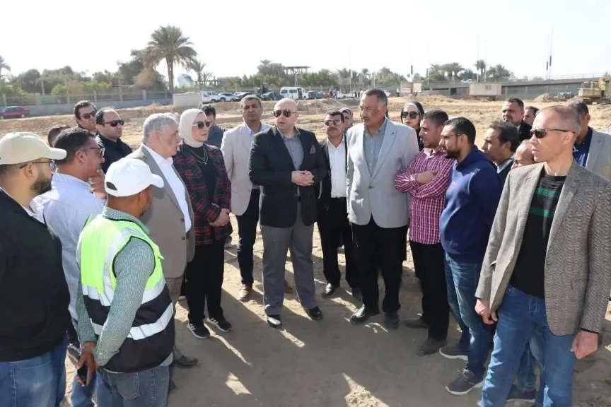 محافظ بنى سويف يتفقد مستجدات وسير الأعمال الجاري تنفيذها بمشروع المرسى السياحى