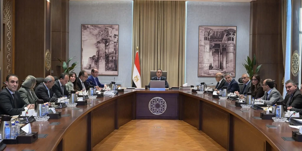 رئيس الوزراء يتابع مشروعات تطوير قطاع الغزل والنسيج والاستغلال الأمثل لبعض الأصول