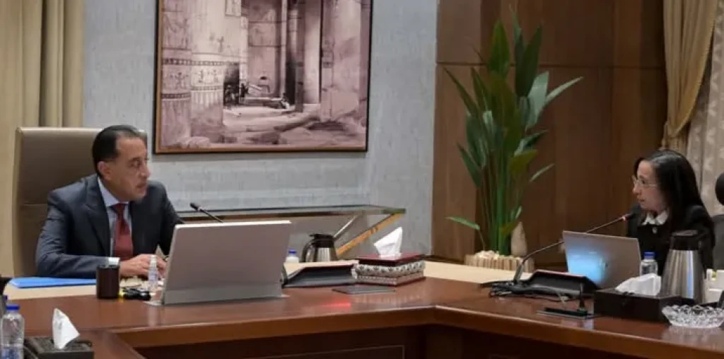 رئيس الوزراء يتابع مع محافظ البحيرة ملفات العمل والموقف التنفيذي لعدد من المشروعات التنموية والخدمية