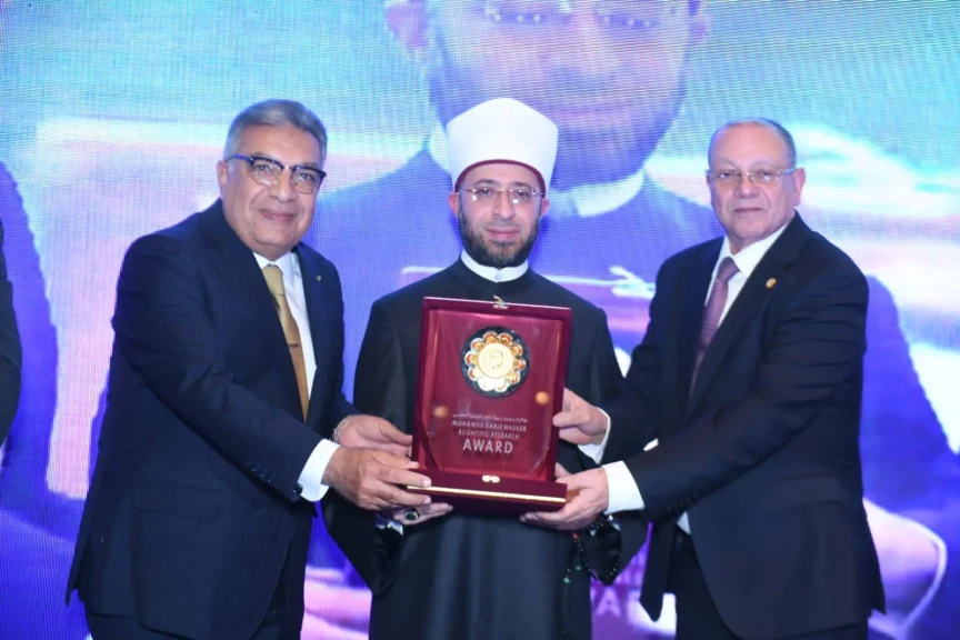 محافظ الدقهلية يشهد حفل تسليم جائزة الدكتور محمد ربيع للبحث العلمي في دورتها الثامنة 2025 بحضور المهندس إبراهيم محلب وعدد من الوزراء والمحافظين