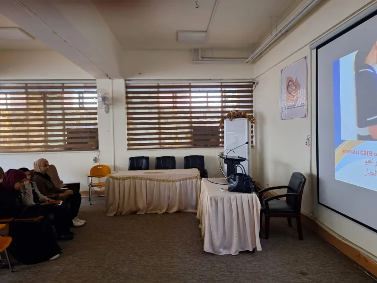 كلية طب المستنصرية تقيم محاضرة علمية عن الرعاية الصحية الأولية لأمراض الجهاز التنفسي أثناء الحمل