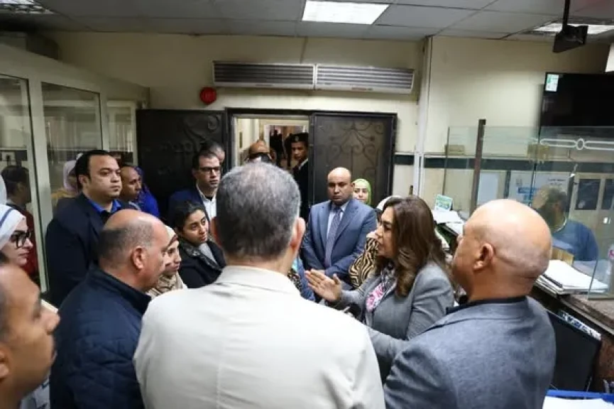 وزيرة التنمية المحلية تُقيل رئيس حي النزهة بالقاهرة بسبب التقصير في ملف التصالح وتدني مستوى النظافة والإشغالات بالحي