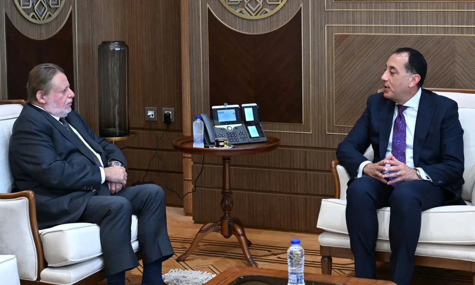 رئيس الوزراء يلتقي محافظ البنك المركزي لمتابعة جهود التنسيق المشترك في عدد من الملفات الاقتصادية