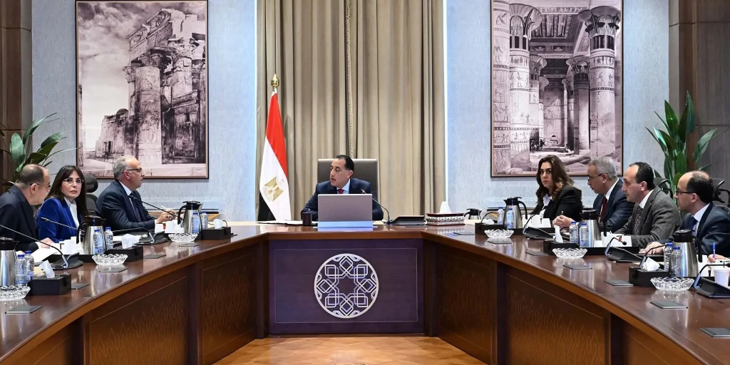 رئيس الوزراء يتابع الموقف التنفيذي لجهود مواجهة التعديات وحماية مجرى نهر النيل
