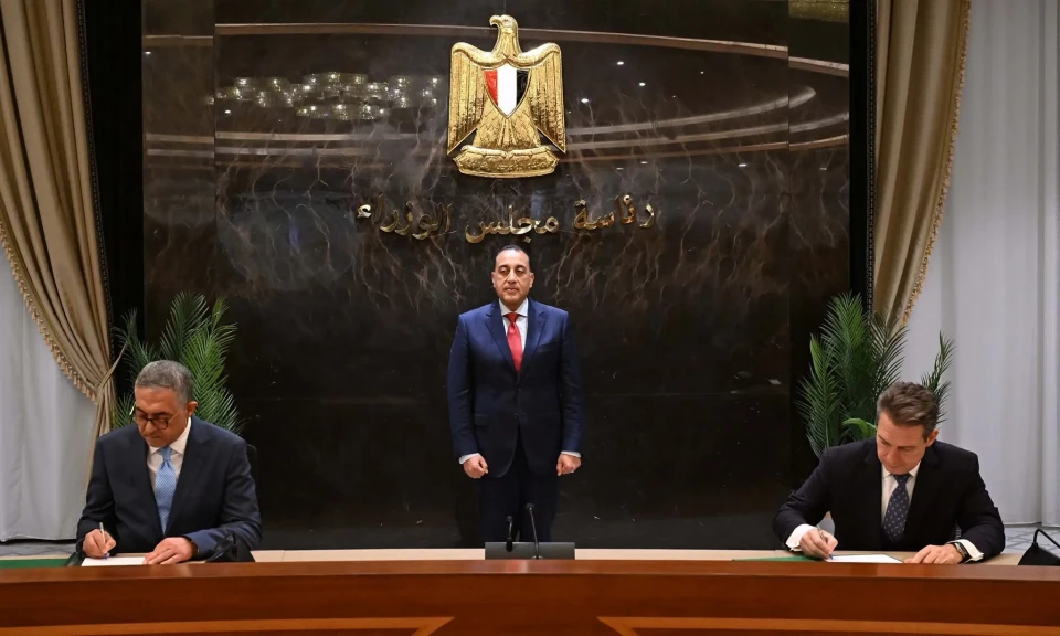 رئيس الوزراء يشهد توقيع 6 مذكرات تفاهم واتفاقيات بين الحكومة المصرية والبنك الأوروبي لإعادة الإعمار والتنمية