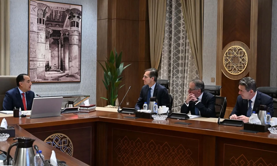 رئيس الوزراء يستقبل النائب الأول لرئيس البنك الأوروبي لإعادة الإعمار والتنمية