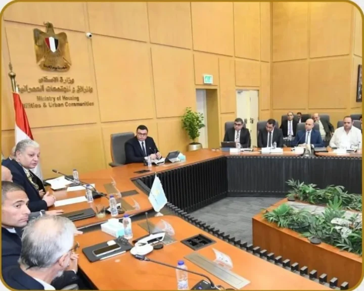 وزير الإسكان يتابع موقف مشروع منطقة الأعمال المركزية بالعاصمة الجديدة
