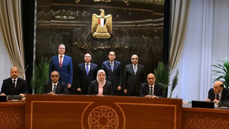 رئيس الوزراء يشهد توقيع اتفاقية تسوية بين عددٍ من الجهات الحكومية وشركة جنوب الوادي للأسمنت