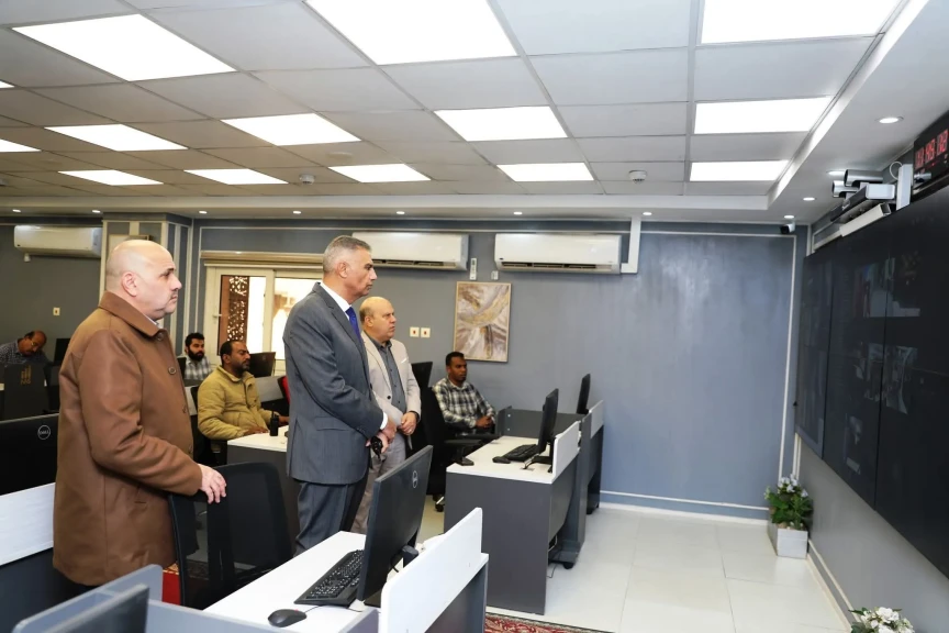 محافظ أسوان يتابع سير الأجواء الإنتخابية لإقبال المواطنين على اللجان