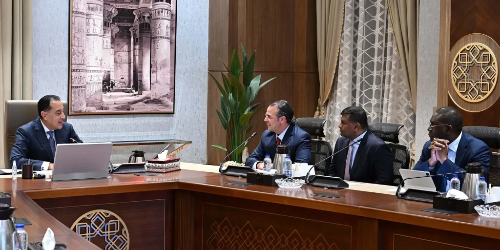 رئيس الوزراء يلتقي رئيس قسم الأصول الأساسية والبلدان الناشئة في شركة ”شيفرون”