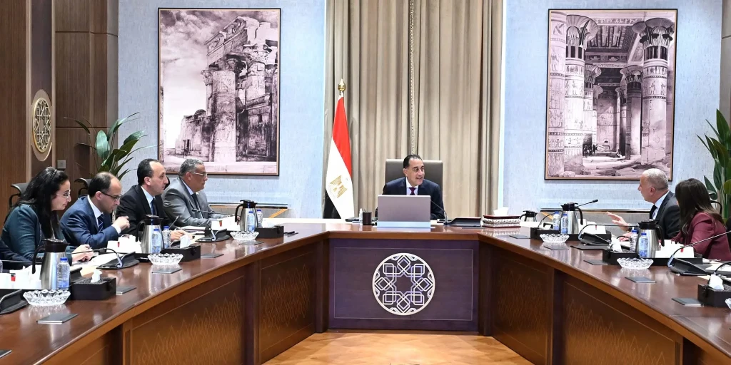 رئيس الوزراء يناقش عدداً من الفرص الاستثمارية بمنطقة ”المثلث الذهبي” مع القطاع الخاص