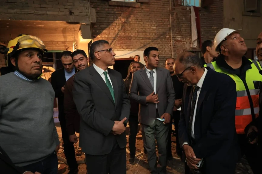 محافظ الجيزة يتفقد موقع حادث التسرب الغازي بعقار سكني في إمبابة بحضور لجنة المنشآت الآيلة للسقوط