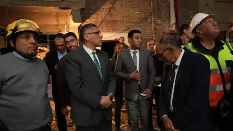 محافظ الجيزة يتفقد موقع حادث التسرب الغازي بعقار سكني في إمبابة بحضور لجنة المنشآت الآيلة للسقوط