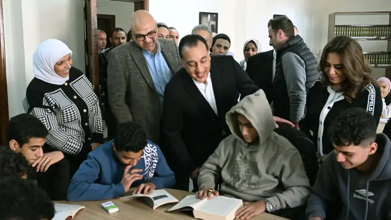 رئيس الوزراء يتفقد مكتبة مصر العامة ضمن مبادرة حياه كريمه بشبين القناطر