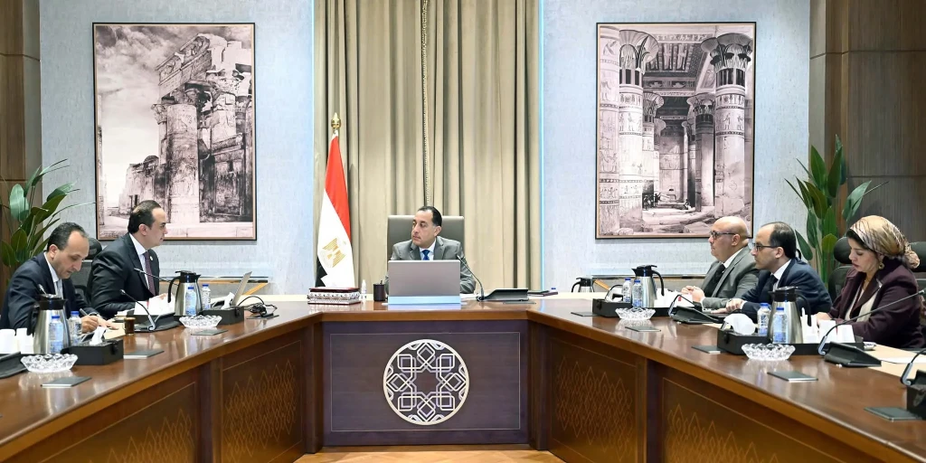 رئيس الوزراء يُتابع مع رئيس هيئة الرعاية الصحية استعدادات المرحلة الثانية للتأمين الصحي الشامل