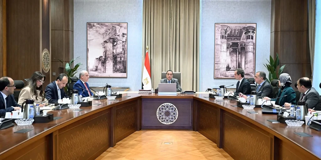 الحكومة” تبحث وضع حلول جذرية للمشكلات المالية   لـ”ماسبيرو” والصحف القومية