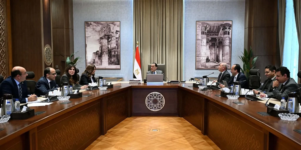 رئيس الوزراء يستعرض مقترحات تطوير المنطقة المحيطة بالقلعة ومنطقة ”الزبالين” بالقاهرة