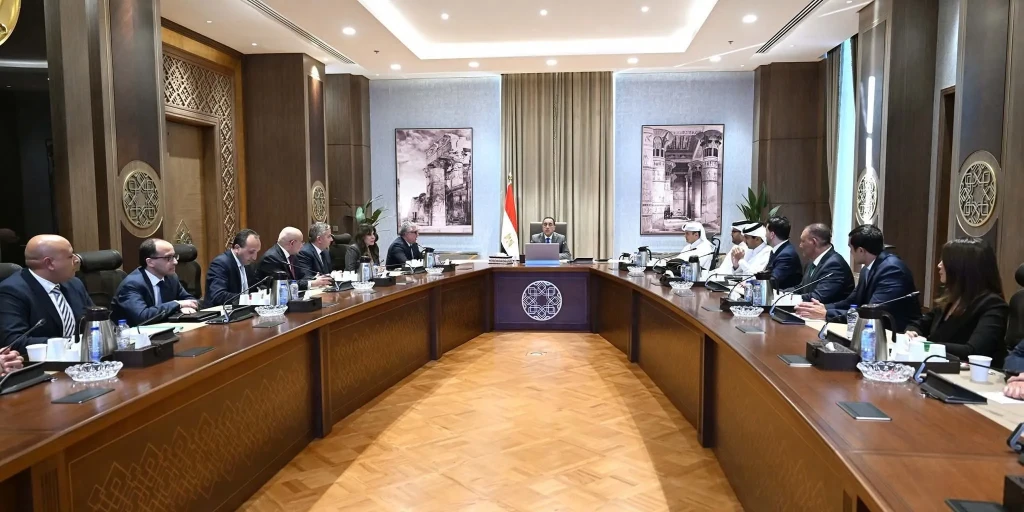 رئيس الوزراء يتابع مستجدات العمل بالمنطقة الاقتصادية لقناة السويس وجهود جذب الاستثمارات