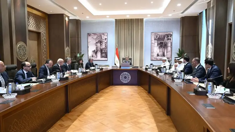 رئيس الوزراء يتابع مستجدات العمل بالمنطقة الاقتصادية لقناة السويس وجهود جذب الاستثمارات