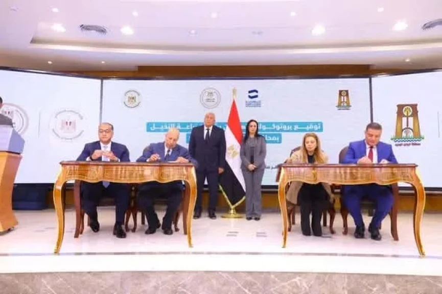 وزيرة التضامن الاجتماعي ومحافظ الوادي الجديد يشهدان توقيع 5 بروتوكولات تعاون بين الوزارة والمحافظة لإقامة مشروعات تنموية