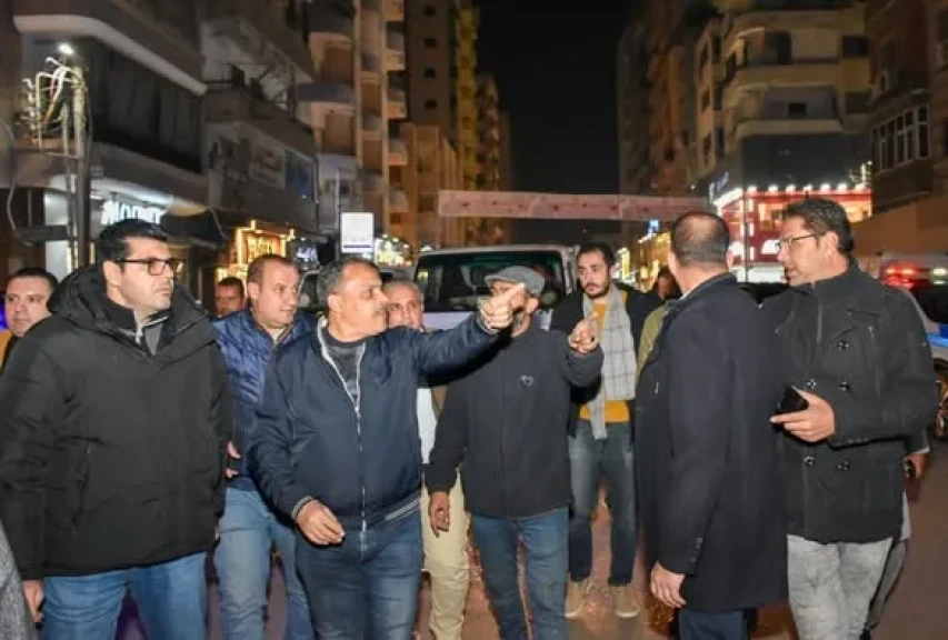 محافظ الشرقية يقود حملة مكبرة للنظافة ورفع كافة الإشغالات والتعديات بشارع طلبة عويضة بمدينة الزقازيق