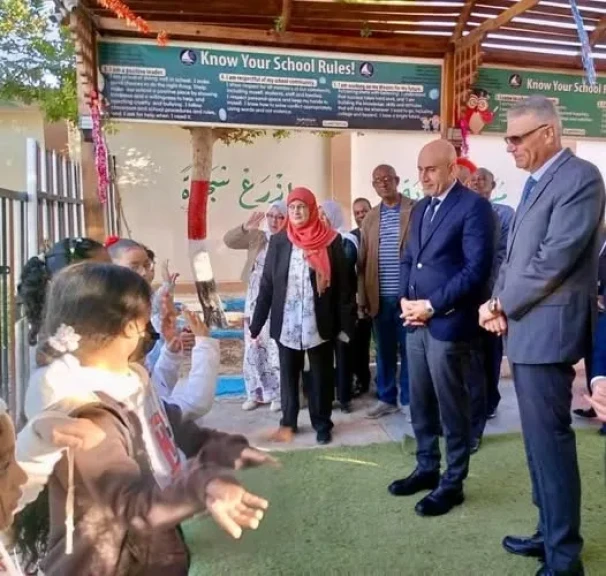 وزير التربية والتعليم ومحافظ أسوان يتابعان سير العملية التعليمية بمدرسة الشهيد عمرو فريد المتميزة للغات