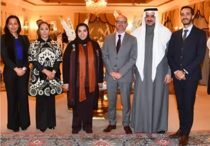 فرنسا تقلّد سعاد الصباح وسام الفنون والآداب