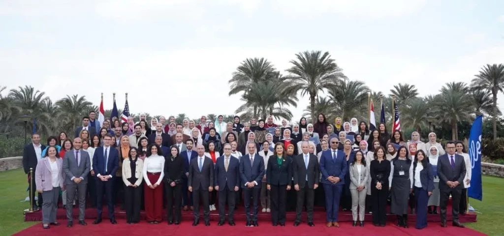 وزير الاتصالات : تأهيل الشباب للعمل كمهنيين مستقلين يساعد فى توسيع نطاق سوق العمل