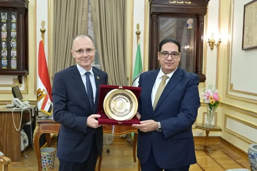 رئيس جامعة القاهرة يستقبل سفير بلغاريا بالقاهرة