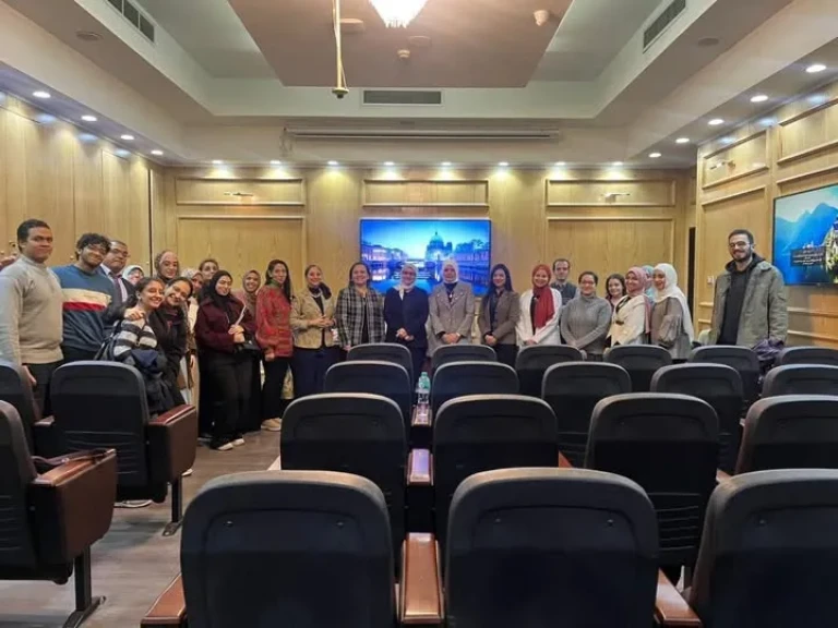 صيدلة عين شمس تنظم ندوة تعريفية عن ” ادارة المنح والمشروعات ”