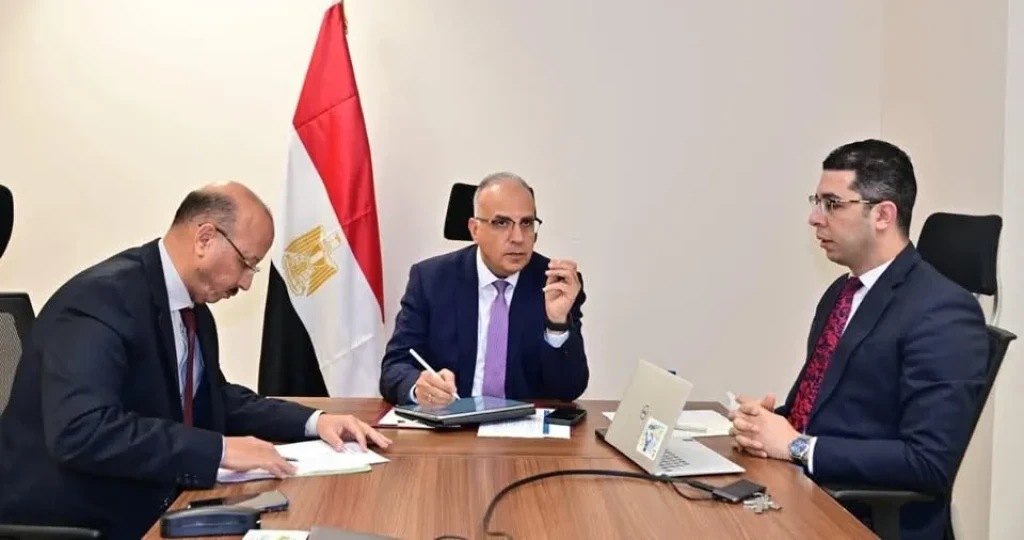 وزير الري يتابع أنشطة قطاع شئون مياه النيل، وملفات التعاون الثنائى مع دول حوض النيل