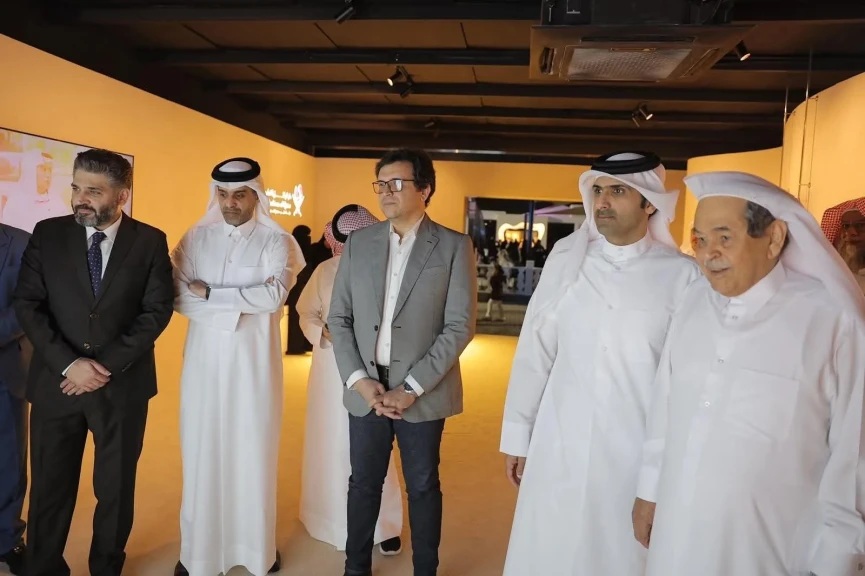 وزير الثقافة يبحث تعزيز التعاون الثقافي مع هيئة متاحف قطر ويشارك في احتفالات اليوم الوطني